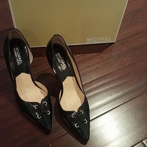 Michael Kors leather pump